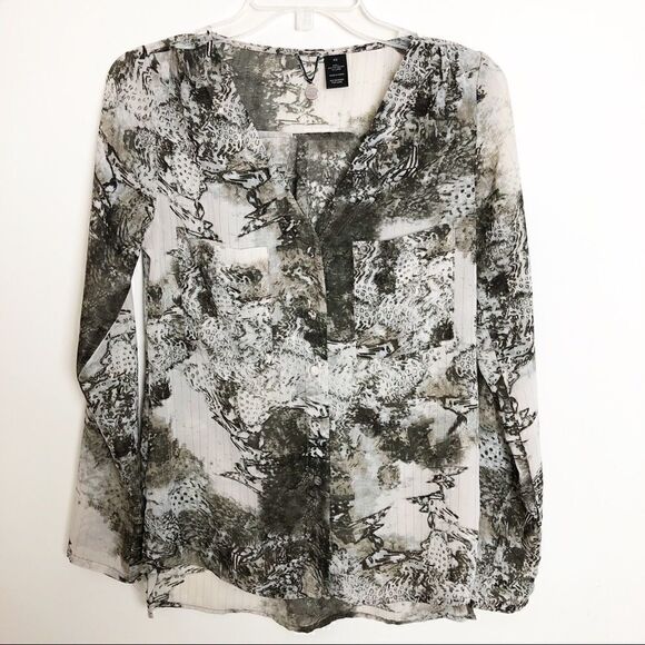 BKE Boutique Semi-sheer Button Down Top - Size XS - Picture 1 of 6